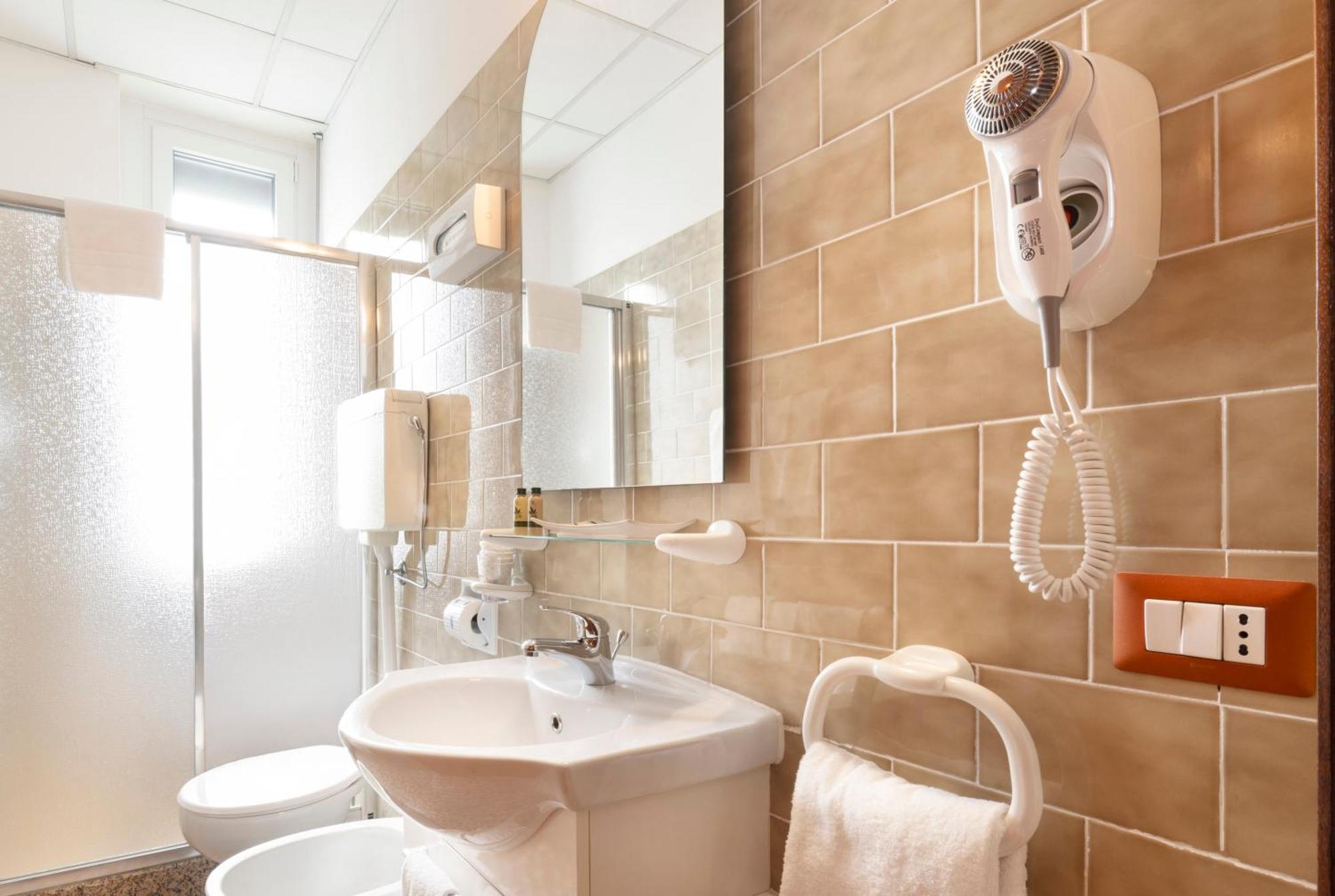 Le Betulle Hotel San Maurizio D'opaglio Buitenkant foto