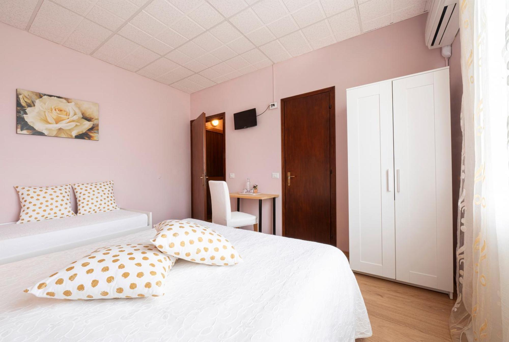 Le Betulle Hotel San Maurizio D'opaglio Buitenkant foto