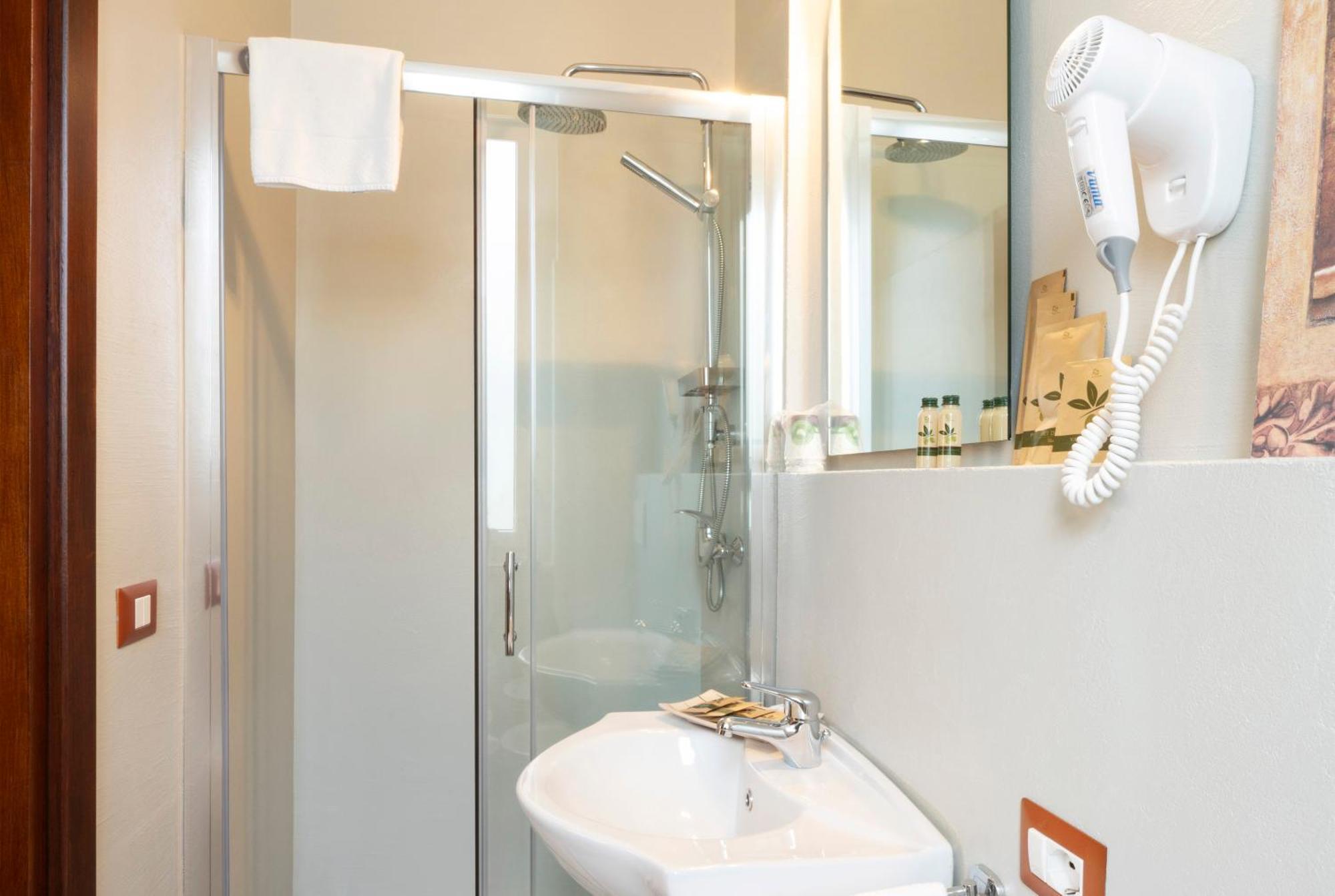 Le Betulle Hotel San Maurizio D'opaglio Buitenkant foto