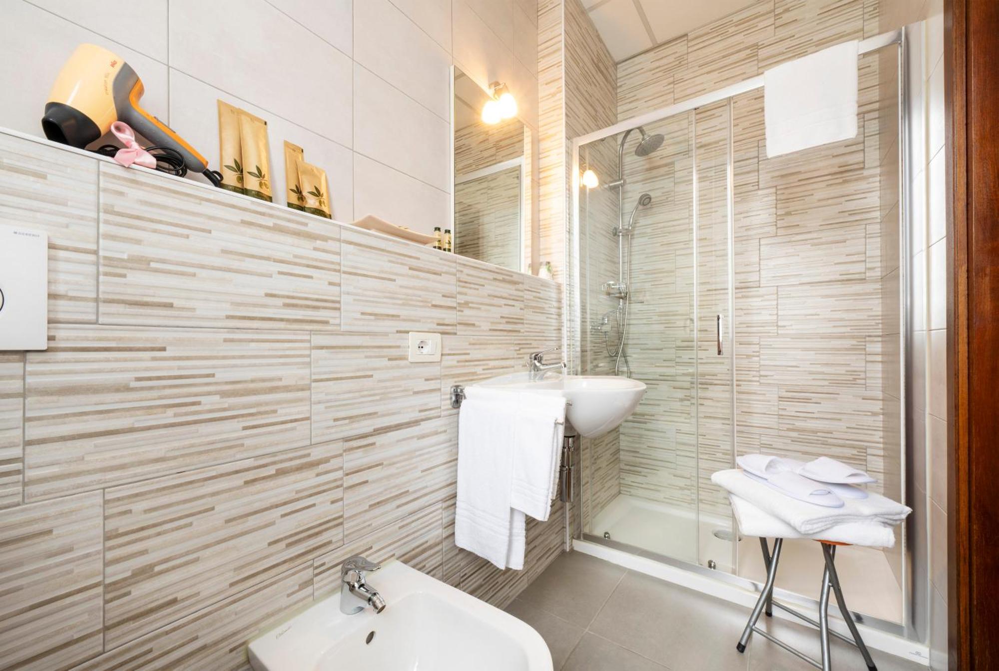 Le Betulle Hotel San Maurizio D'opaglio Buitenkant foto