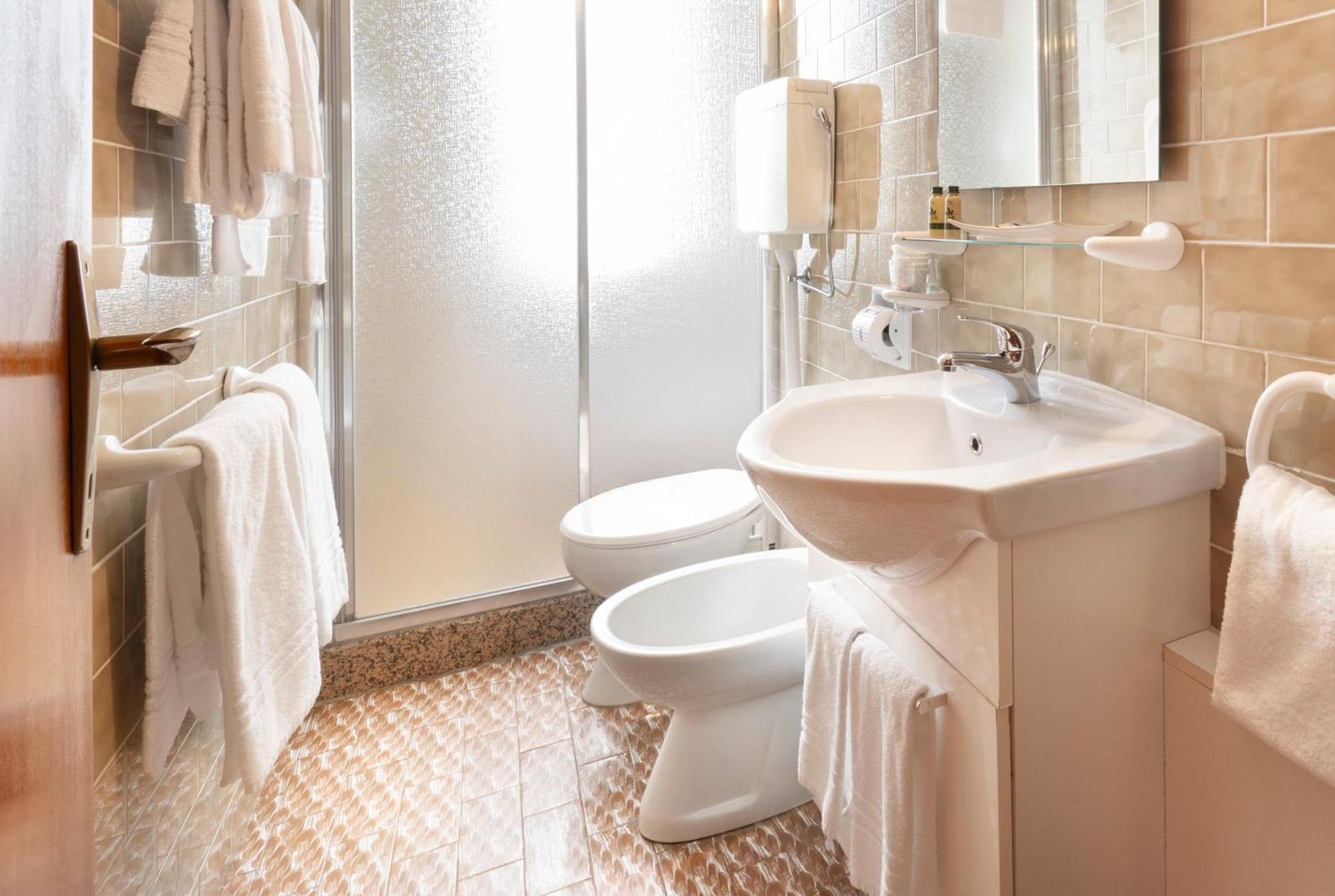 Le Betulle Hotel San Maurizio D'opaglio Buitenkant foto