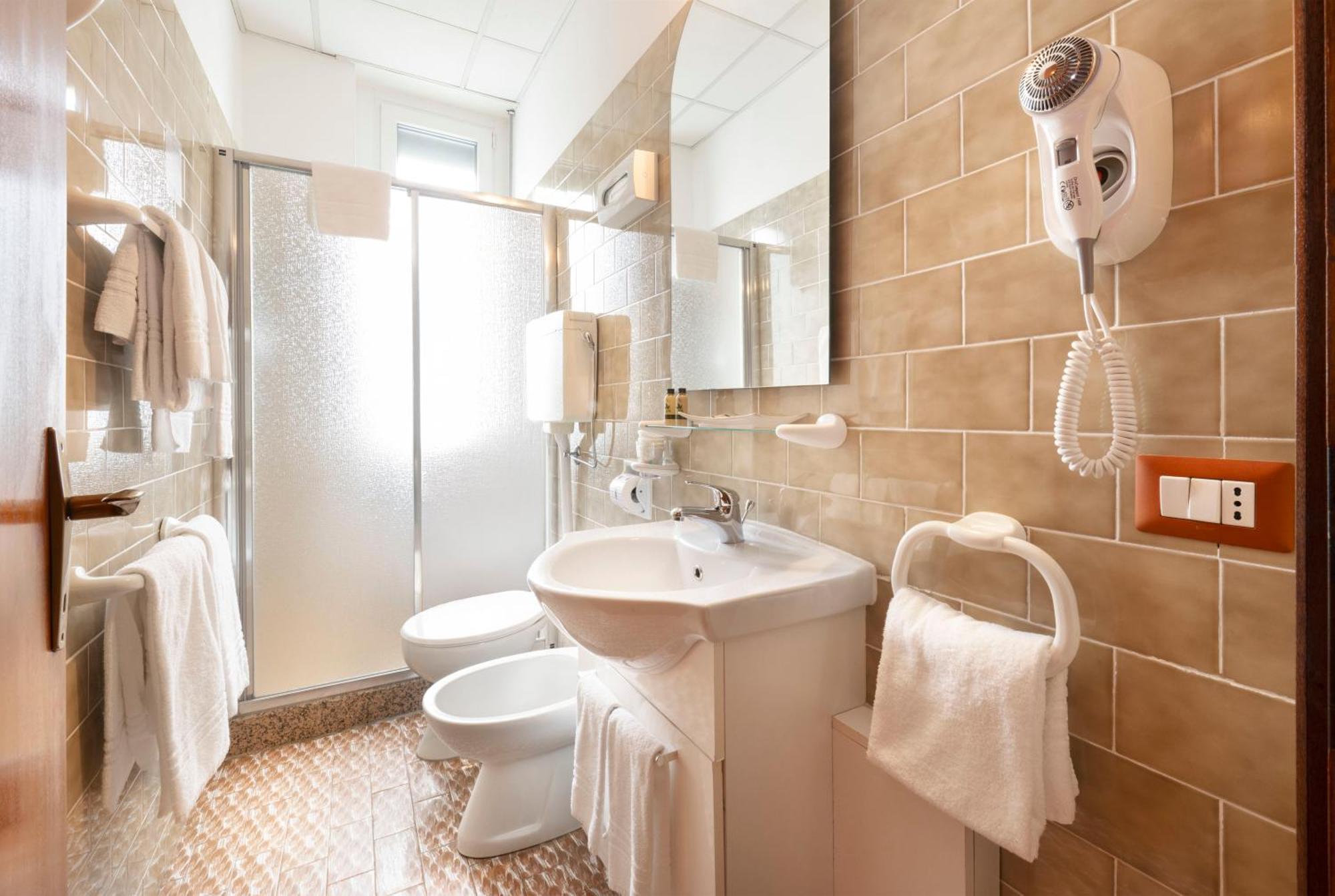 Le Betulle Hotel San Maurizio D'opaglio Buitenkant foto